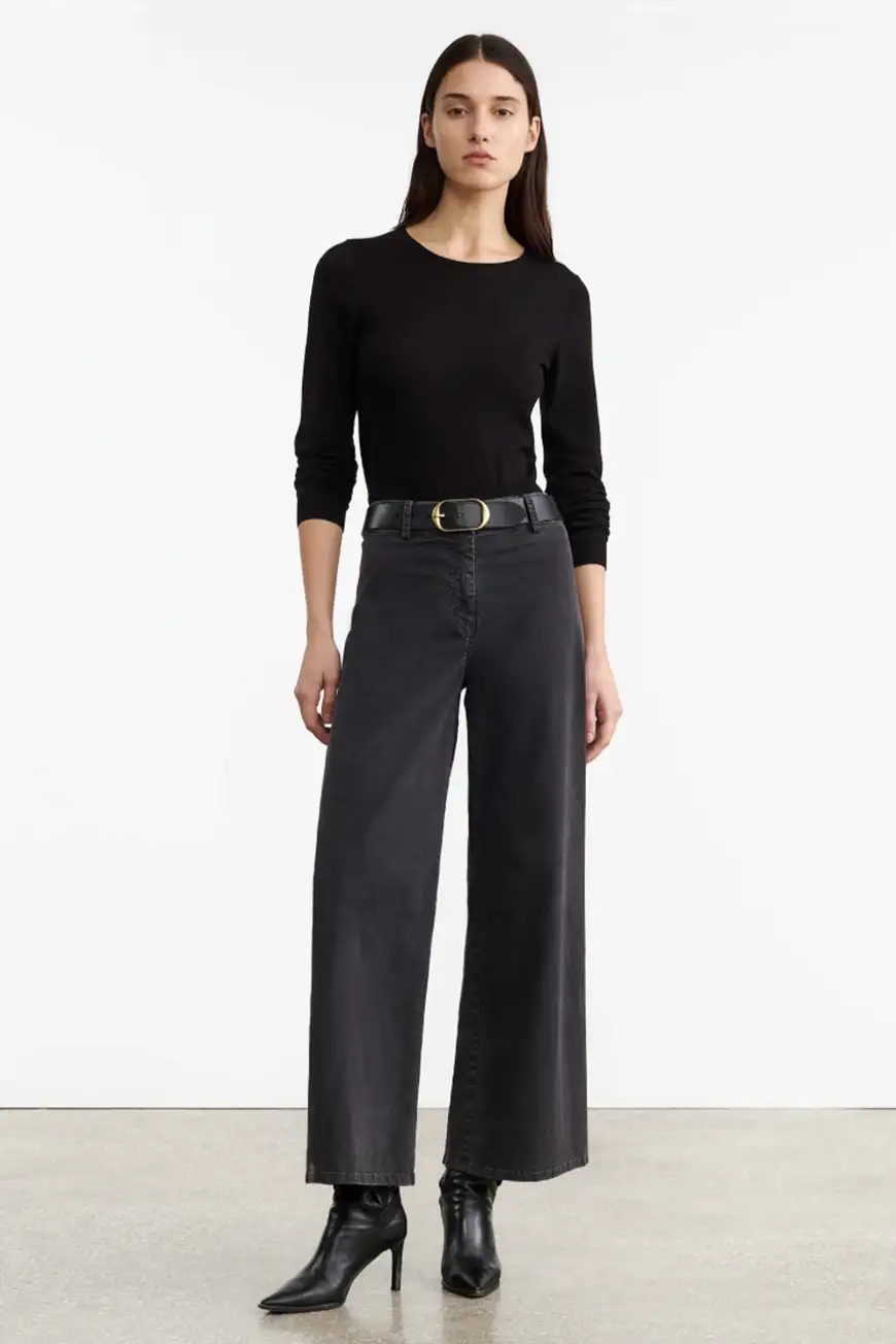 10991w590 Jet Black 1